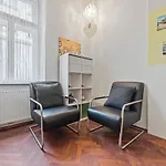 2 Bedroom Vintage Apartment, Garden, Near Schoenbrunn