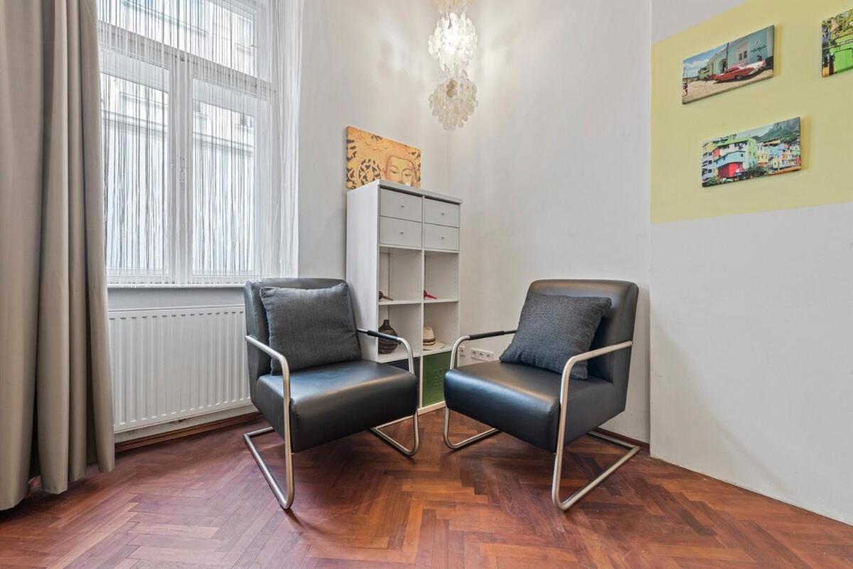 2 Bedroom Vintage Apartment, Garden, Near Schoenbrunn Apartment *