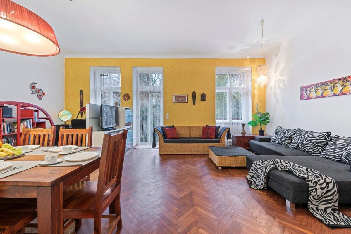 Apartment 2 Bedroom Vintage Apartment, Garden, Near Schoenbrunn
