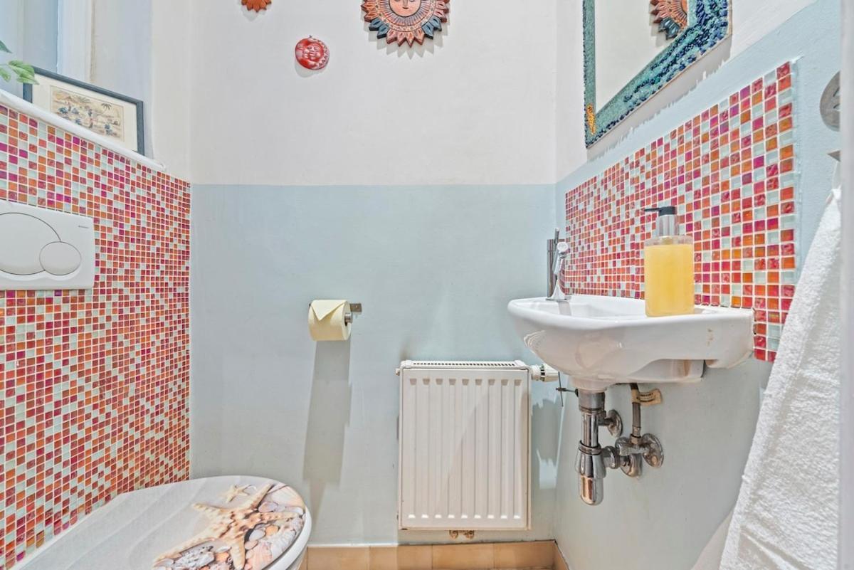 2 Bedroom Vintage Apartment, Garden, Near Schoenbrunn