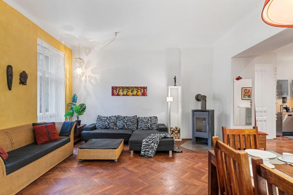 2 Bedroom Vintage Apartment, Garden, Near Schoenbrunn