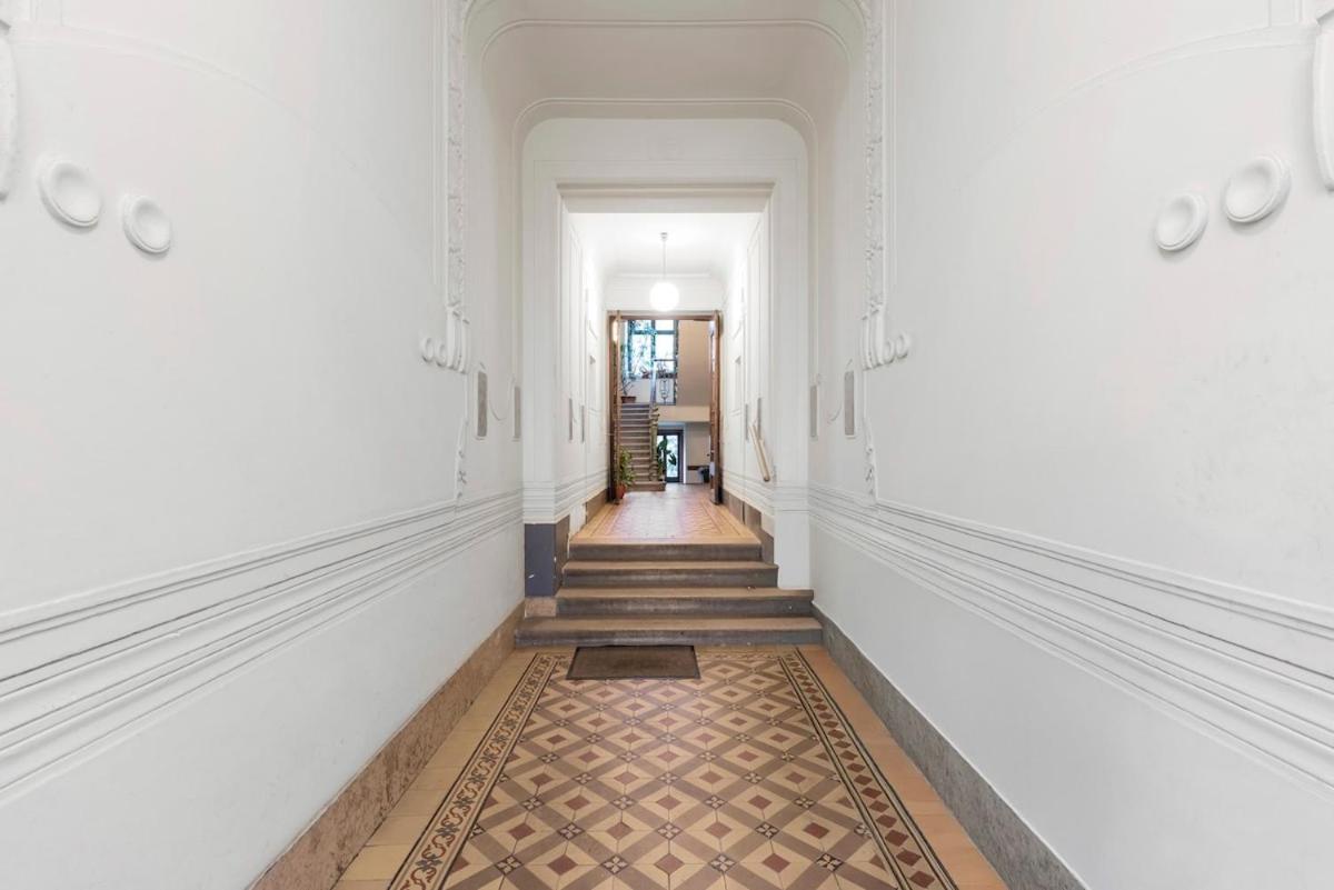 2 Bedroom Vintage Apartment, Garden, Near Schoenbrunn Apartment *